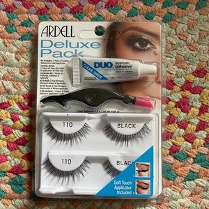 Set of 2 False Lashes w/ glue and tweezers